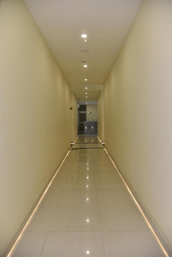 Hotel Tridev Grand พาราณสี ภายนอก รูปภาพ